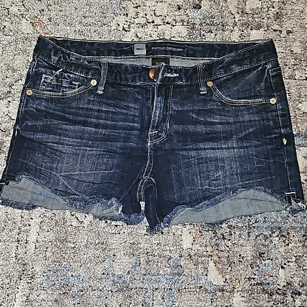 Premium denim shorts - Picture 1 of 3